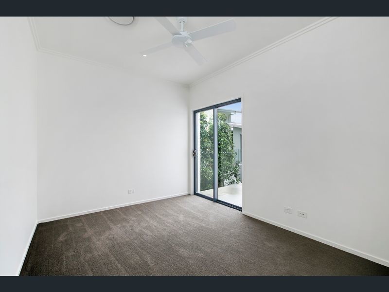6017 Vista Drive, Benowa QLD 4217
