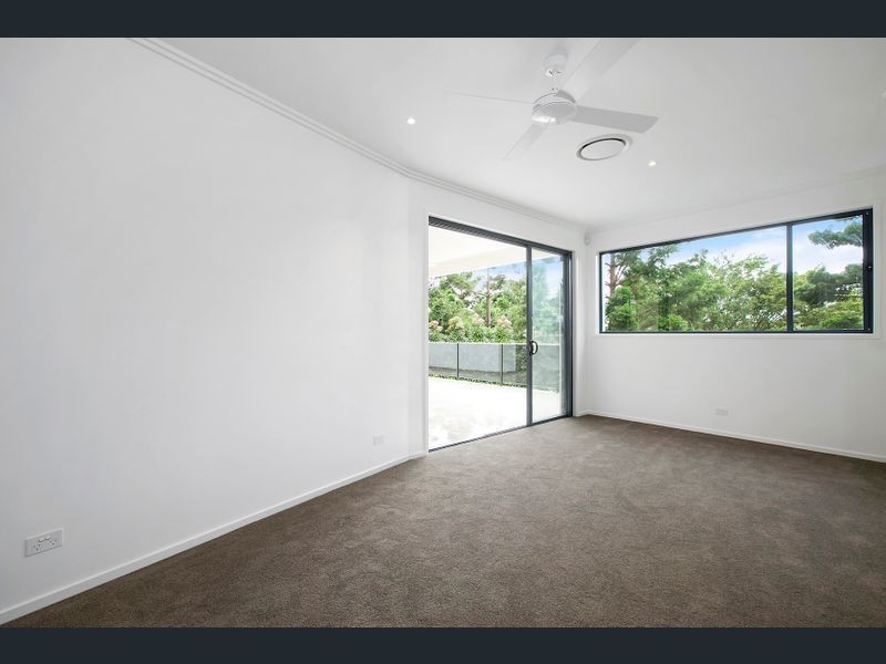 6017 Vista Drive, Benowa QLD 4217