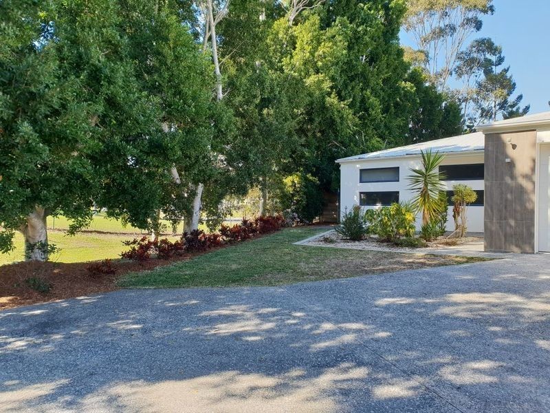 6017 Vista Drive, Benowa QLD 4217