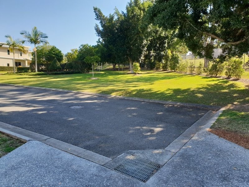 6017 Vista Drive, Benowa QLD 4217