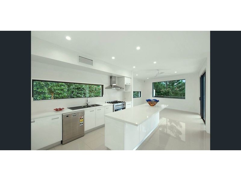 6017 Vista Drive, Benowa QLD 4217