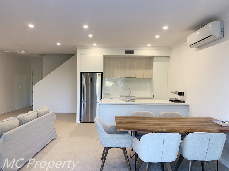 16/3031 The Boulevard (The Residences), Carrara QLD 4211