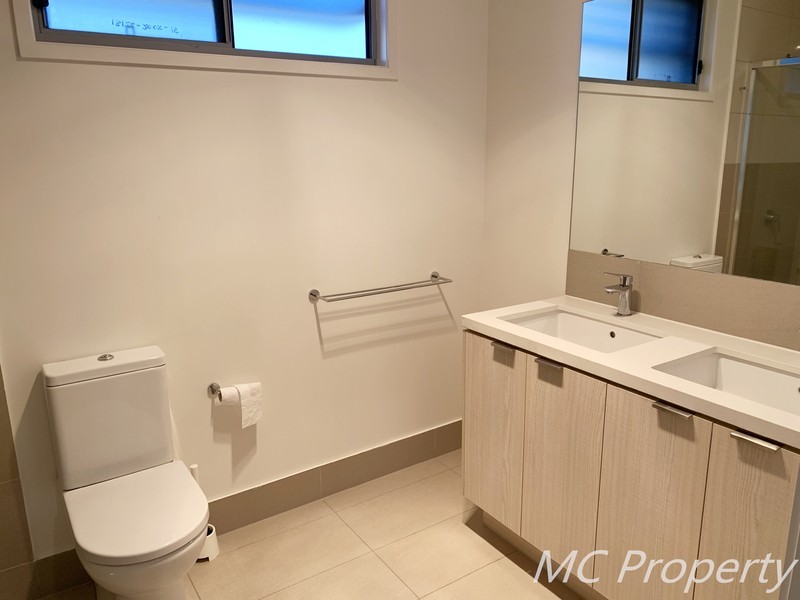 16/3031 The Boulevard (The Residences), Carrara QLD 4211