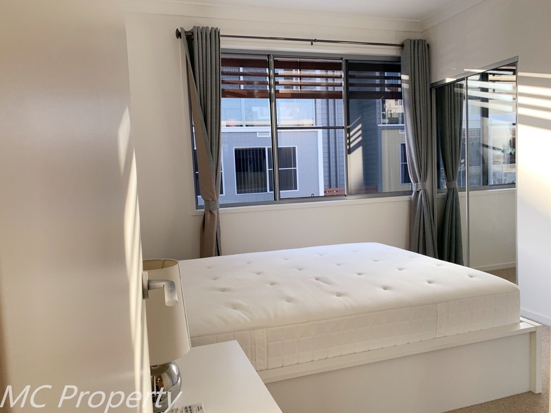 16/3031 The Boulevard (The Residences), Carrara QLD 4211