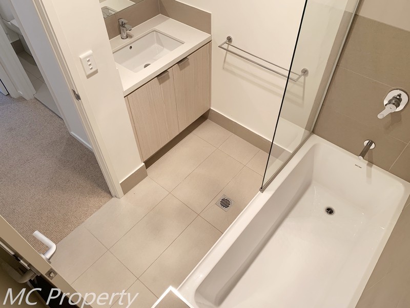 16/3031 The Boulevard (The Residences), Carrara QLD 4211