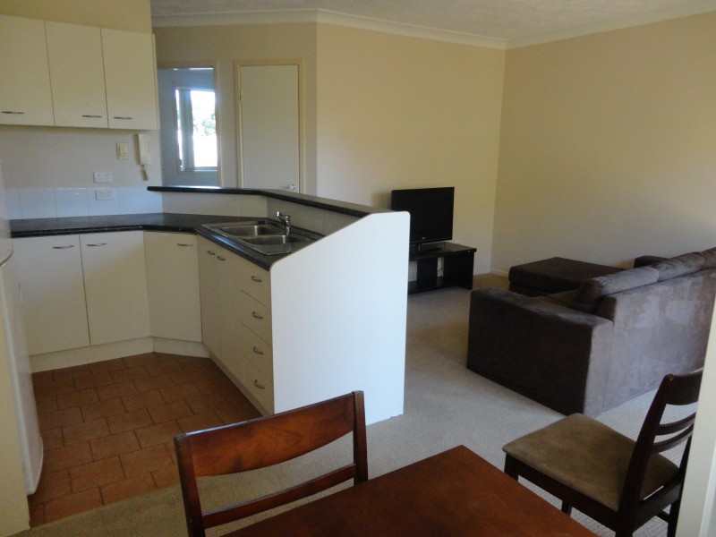 13/14 Spendelove Avenue, Southport QLD 4215