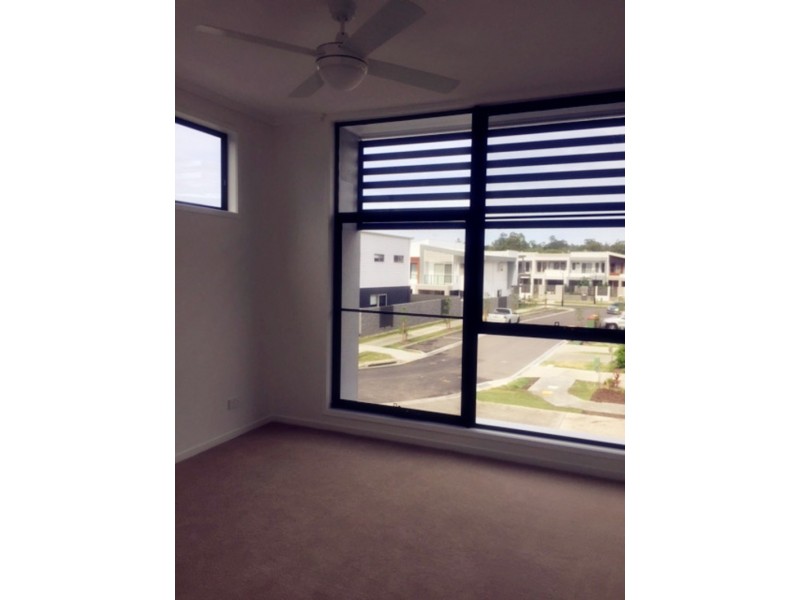 1 Summer Lne, Robina QLD 4226