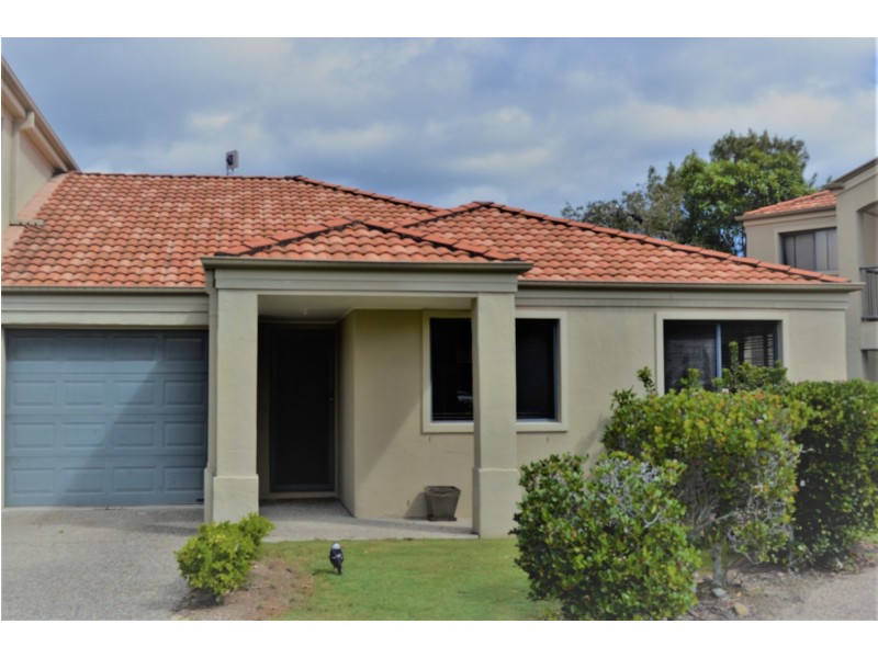 6/1 Santa Isobel Blvd, Pacific Pines QLD 4211