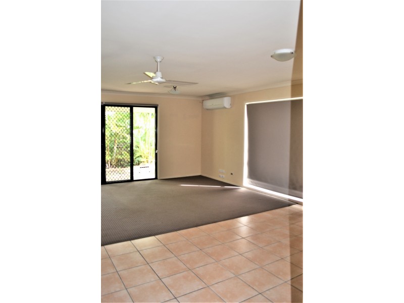 6/1 Santa Isobel Blvd, Pacific Pines QLD 4211