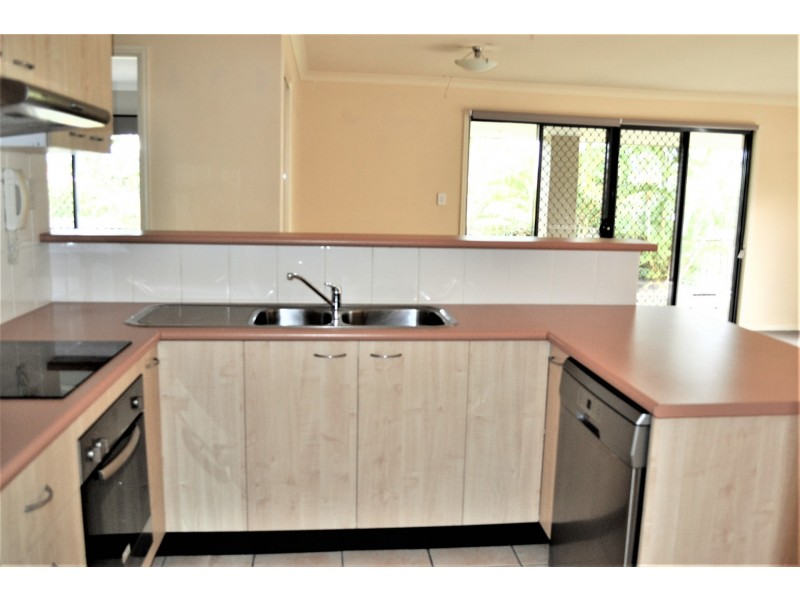 6/1 Santa Isobel Blvd, Pacific Pines QLD 4211