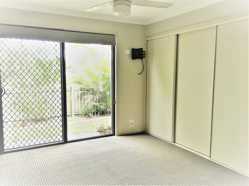 6/1 Santa Isobel Blvd, Pacific Pines QLD 4211