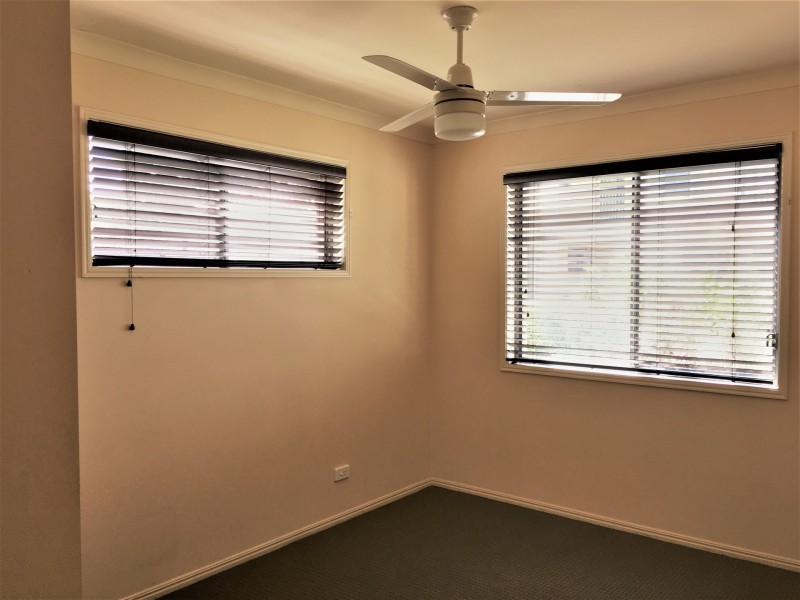 6/1 Santa Isobel Blvd, Pacific Pines QLD 4211