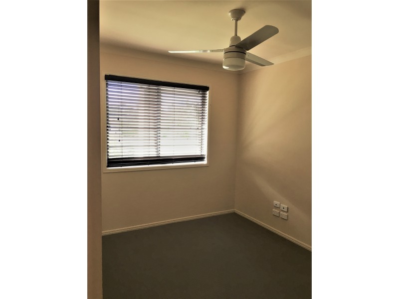 6/1 Santa Isobel Blvd, Pacific Pines QLD 4211