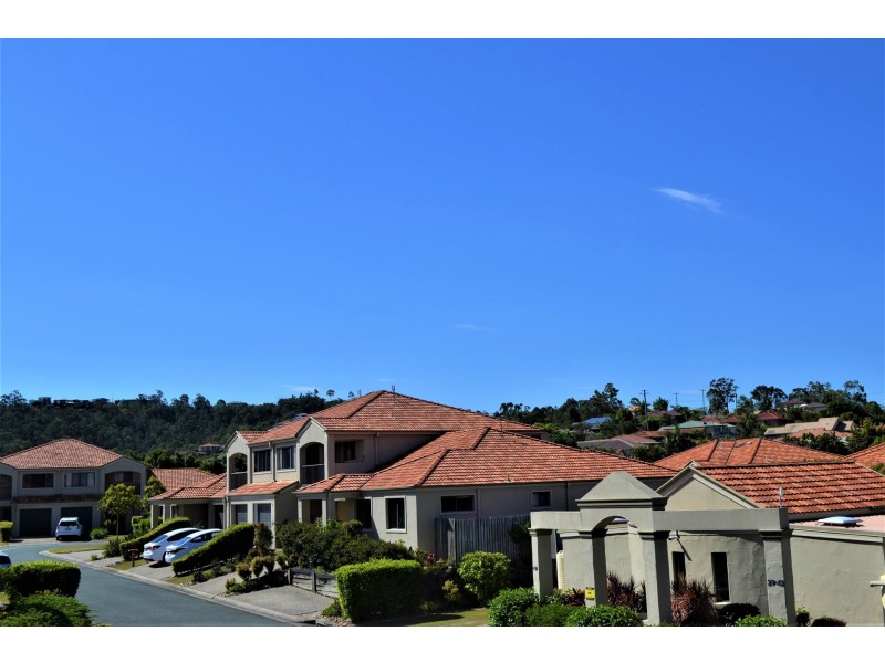 6/1 Santa Isobel Blvd, Pacific Pines QLD 4211