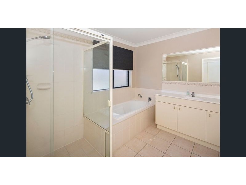 117 Crestwood Drive, Molendinar QLD 4214