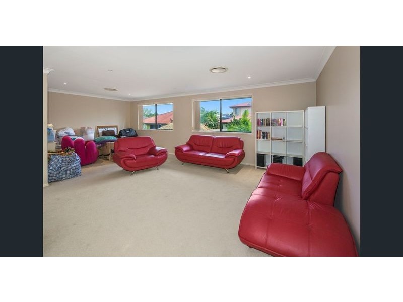 117 Crestwood Drive, Molendinar QLD 4214