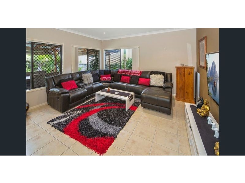 117 Crestwood Drive, Molendinar QLD 4214