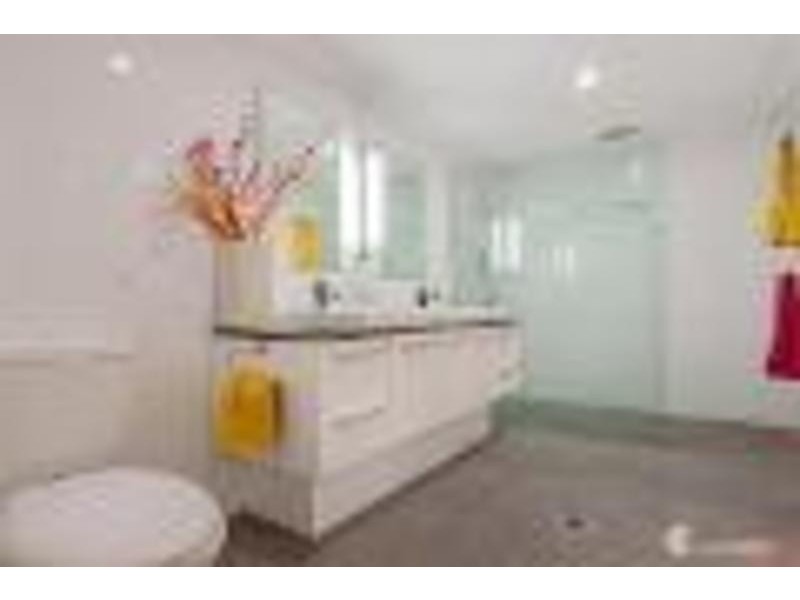 37 Surfers Avenue, Mermaid Waters QLD 4218