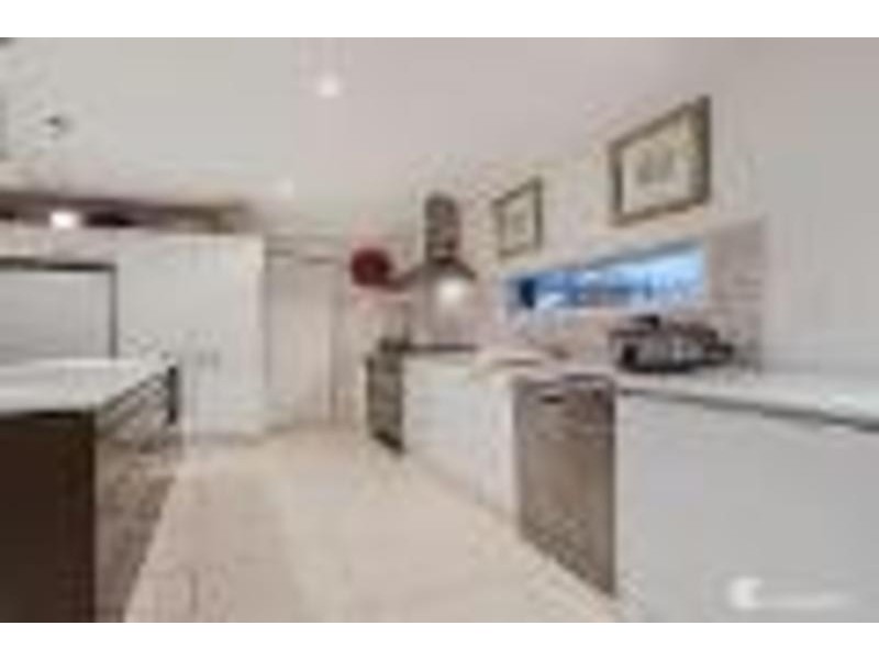 37 Surfers Avenue, Mermaid Waters QLD 4218