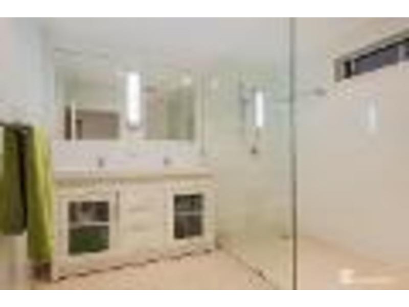 37 Surfers Avenue, Mermaid Waters QLD 4218