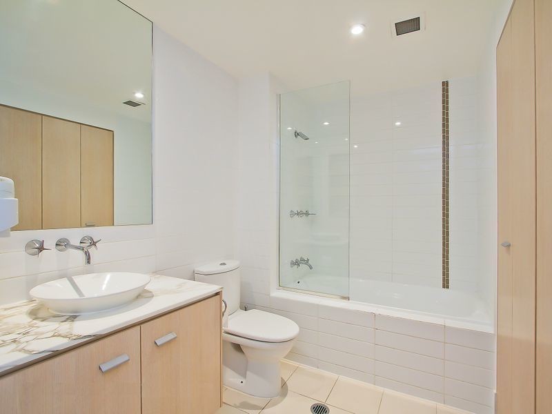 59 19 Lake Street, Varsity Lakes QLD 4227