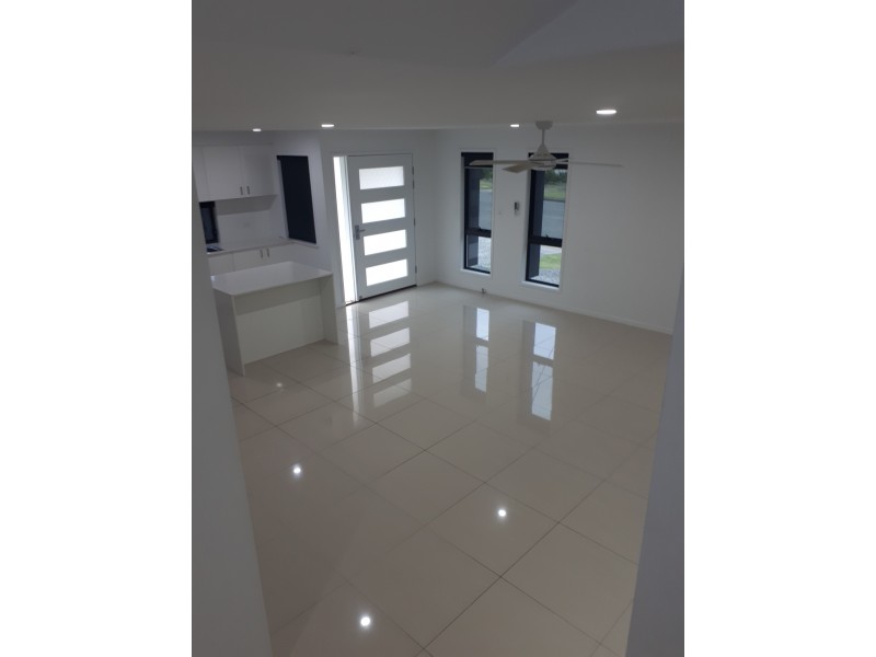 1/219 Eugaree St, Southport QLD 4215