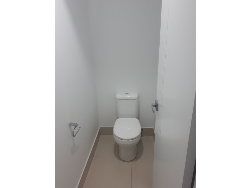 1/219 Eugaree St, Southport QLD 4215