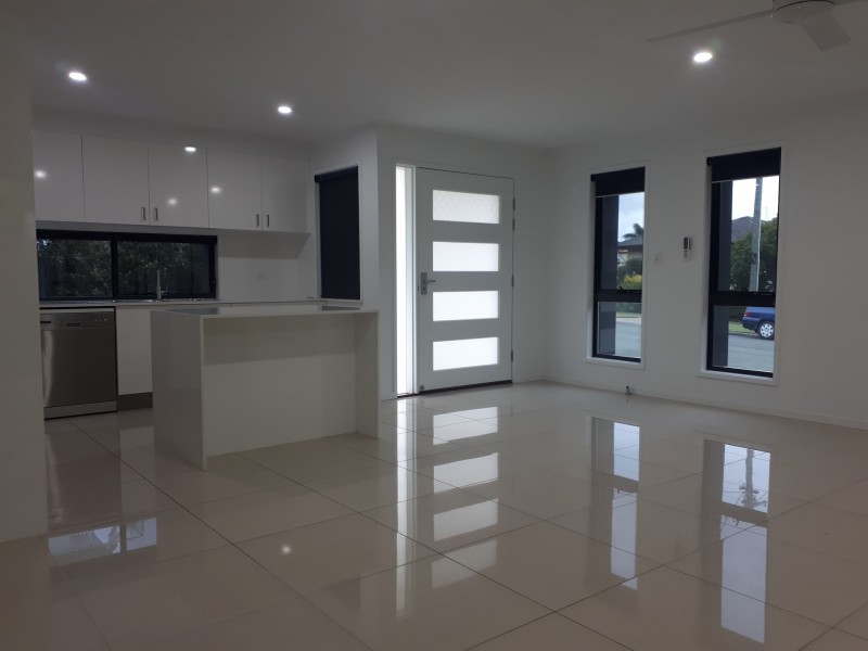 1/219 Eugaree St, Southport QLD 4215