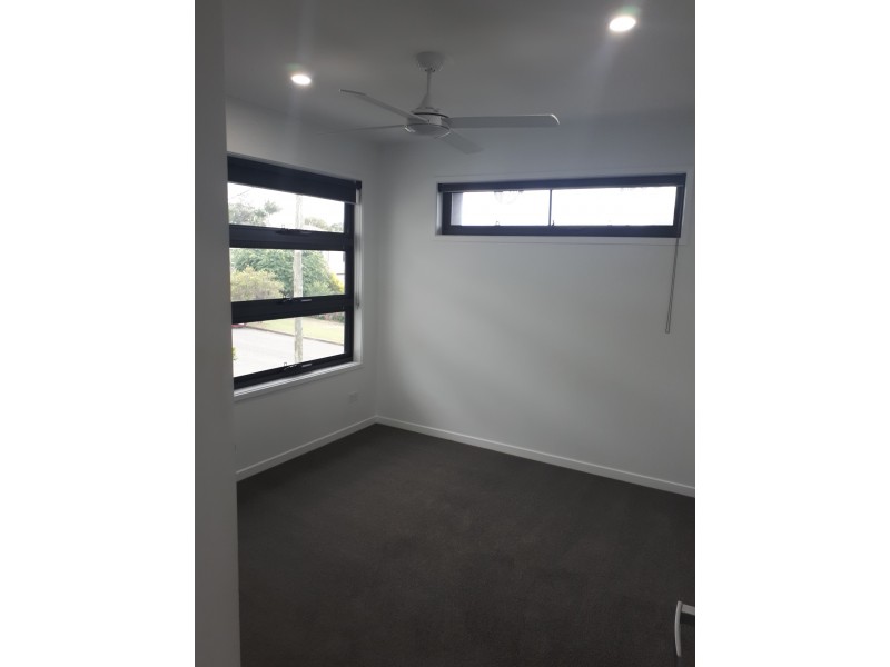 1/219 Eugaree St, Southport QLD 4215