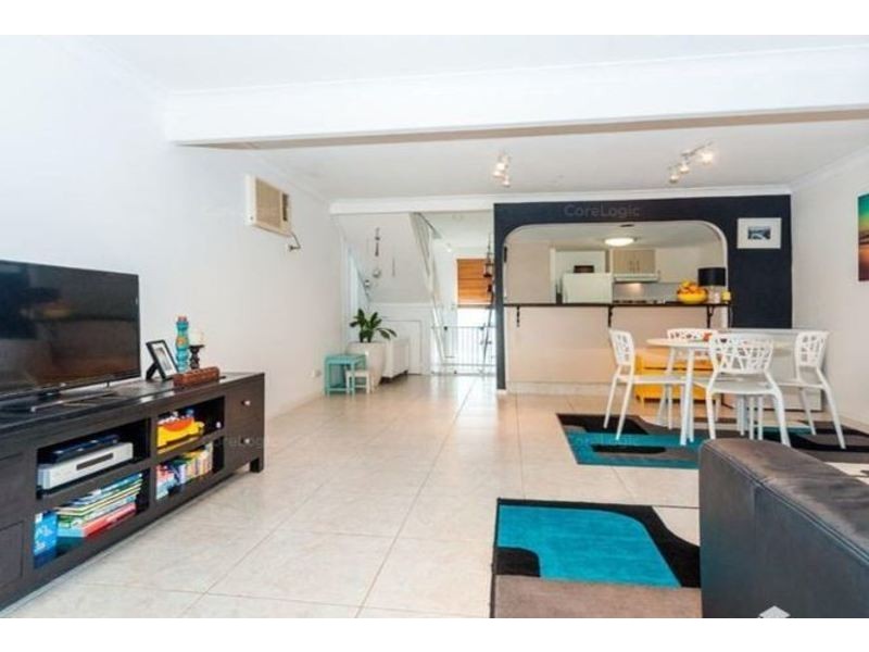 20/81 Olsen Avenue, Labrador QLD 4215