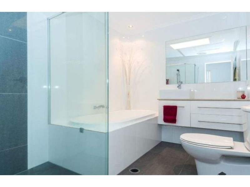 20/81 Olsen Avenue, Labrador QLD 4215