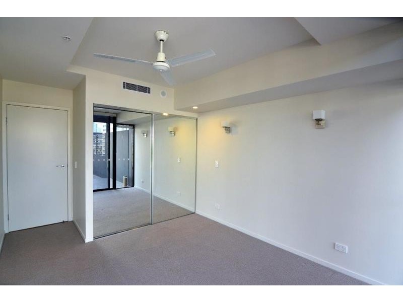 2056/9 Edmondstone street, South Brisbane QLD 4101