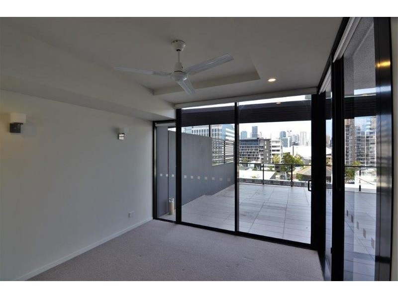 2056/9 Edmondstone street, South Brisbane QLD 4101