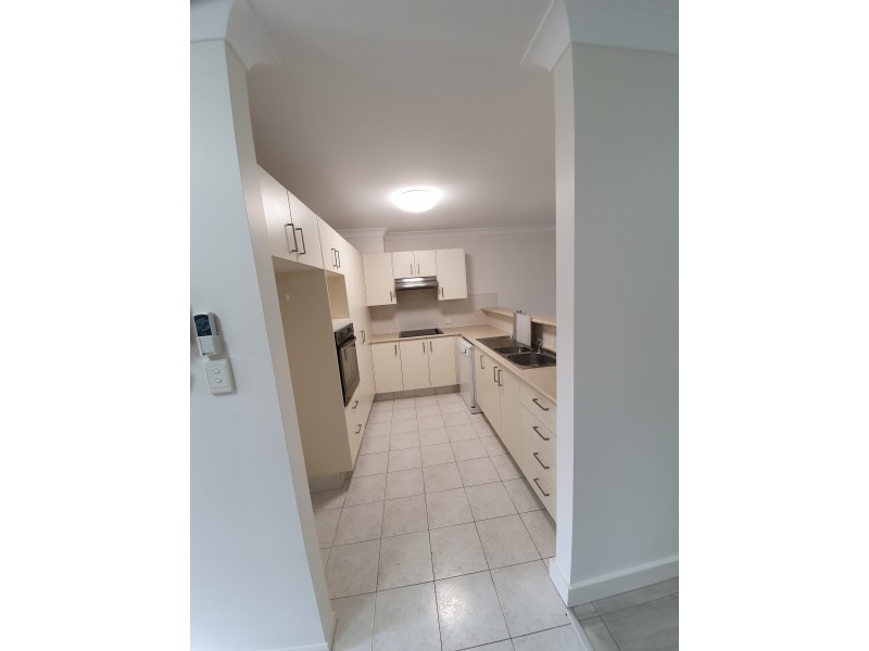 7/2 Brown Street, Labrador QLD 4215