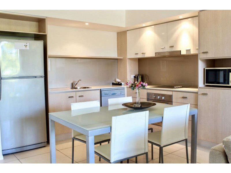 32/19 Lake Street, Varsity Lakes QLD 4227