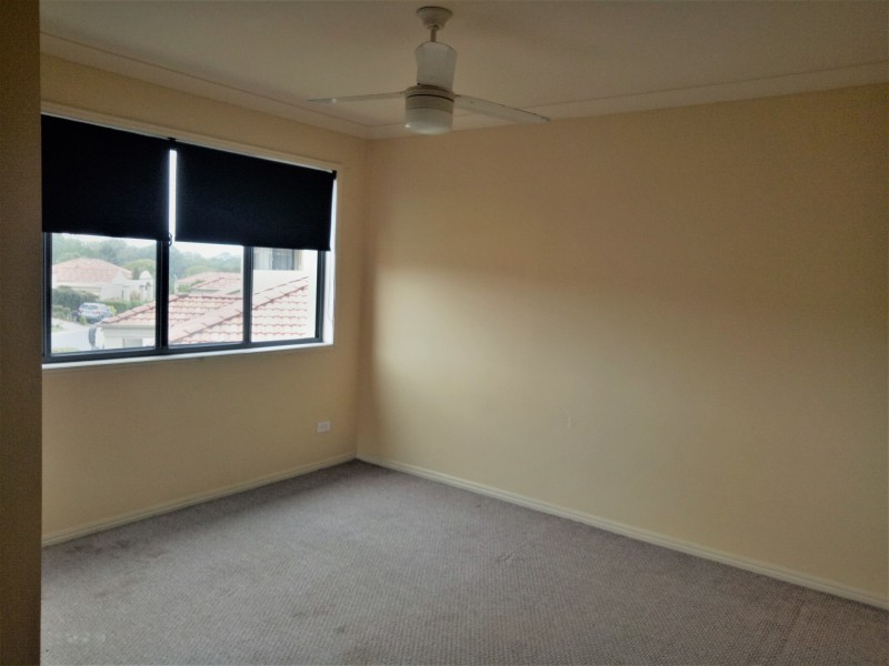 12/1-15 Santa Isobel Blvd, Pacific Pines QLD 4211