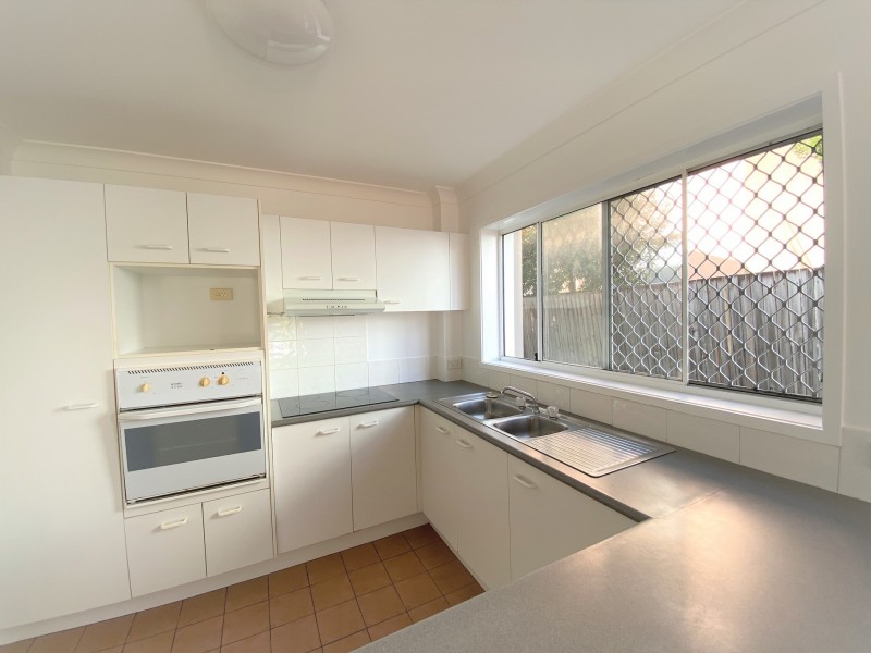 12 Lloyd Street, Southport QLD 4215