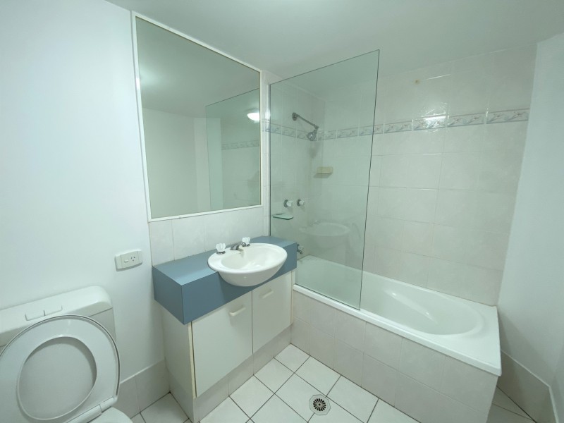 12 Lloyd Street, Southport QLD 4215