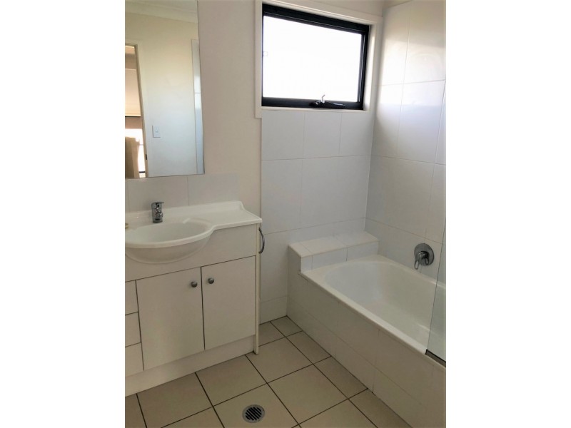 32/337 Spring Street, Kearneys Spring QLD 4350