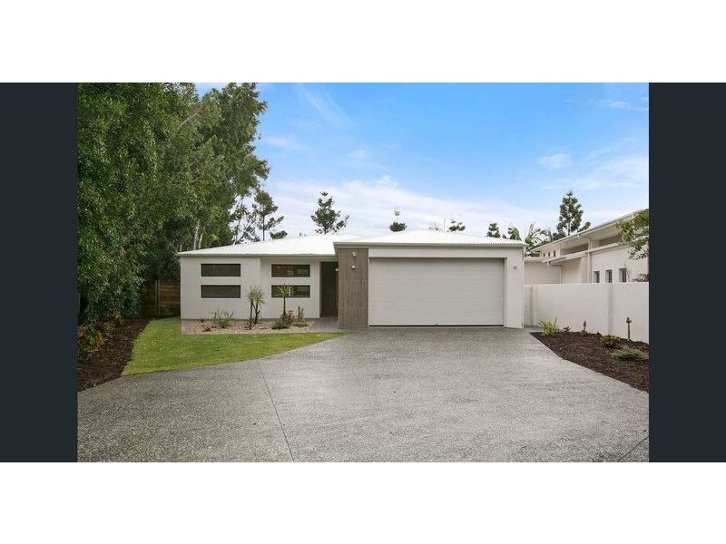 6017 Vista Drive, Benowa Waters QLD 4217