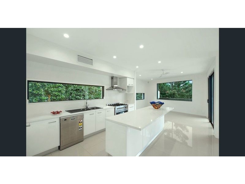 6017 Vista Drive, Benowa Waters QLD 4217