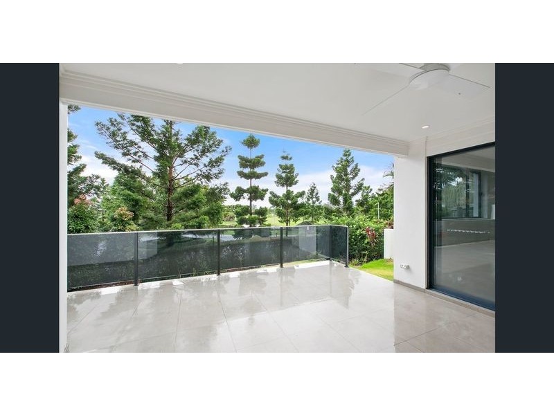 6017 Vista Drive, Benowa Waters QLD 4217