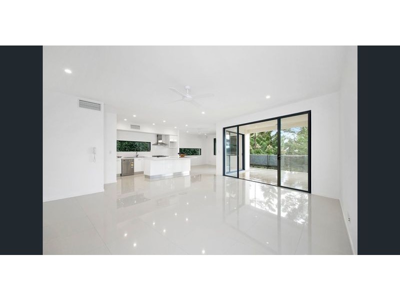 6017 Vista Drive, Benowa Waters QLD 4217