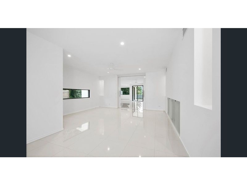 6017 Vista Drive, Benowa Waters QLD 4217