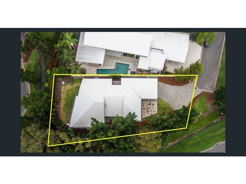 6017 Vista Drive, Benowa Waters QLD 4217