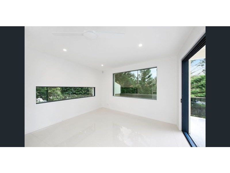 6017 Vista Drive, Benowa Waters QLD 4217