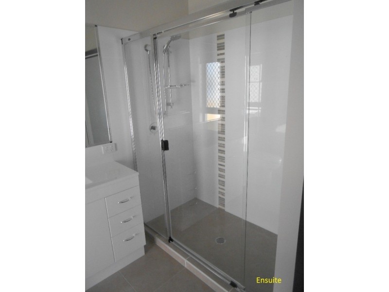 16 Berkshire Place, Heathwood QLD 4110