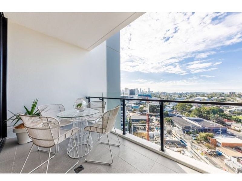 201/17 Deshon street, Woolloongabba QLD 4102