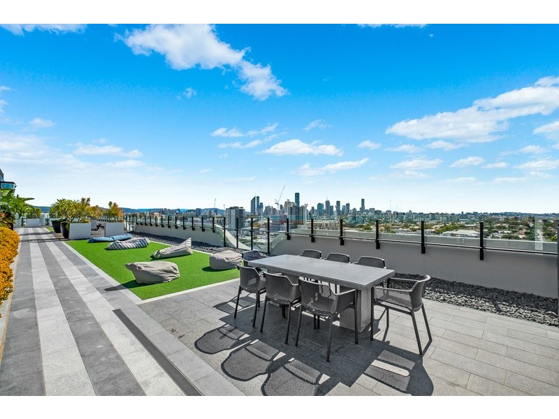 201/17 Deshon street, Woolloongabba QLD 4102