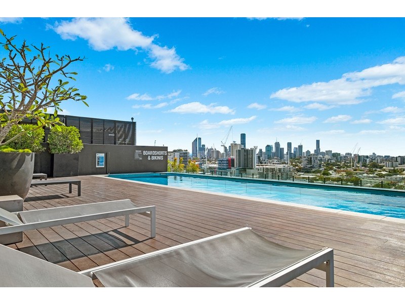 201/17 Deshon street, Woolloongabba QLD 4102